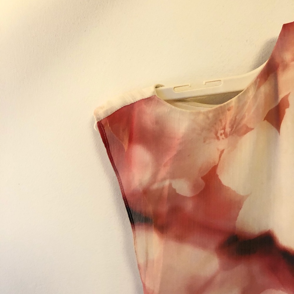 Floaty cherry blossom top w/ shoulder cutouts.